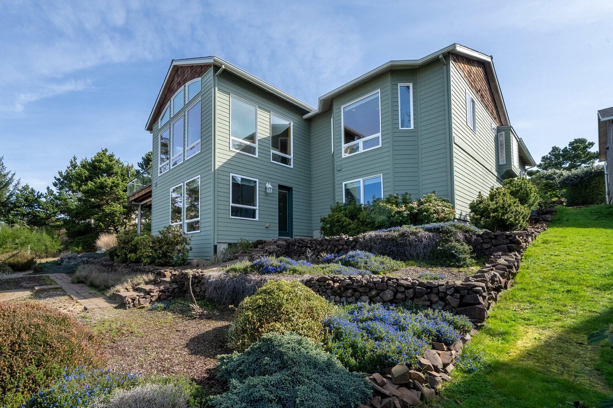 PamZRealtor's tweet image. 4 BEDS 4 BATHS- Therapeutic sauna inside, hot tub on deck, OCEAN VIEW! 🏡😍
900BEARBERRYTillamook.bhhsnw.com
PamZielinski.com
#oceanside #oregon #liveatthecoast #beachliving #oceanbreezes #forsale #beachhouses #oceanview #liveatthebeach #vacationhomes #intel #ronleracres