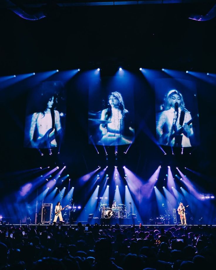 haizdra's tweet photo. Manifestando q as prins consigam um dia fazer TODA uma tour solo com um estrutura assim ou melhor ✨ https://t.co/hjprMp6IzE