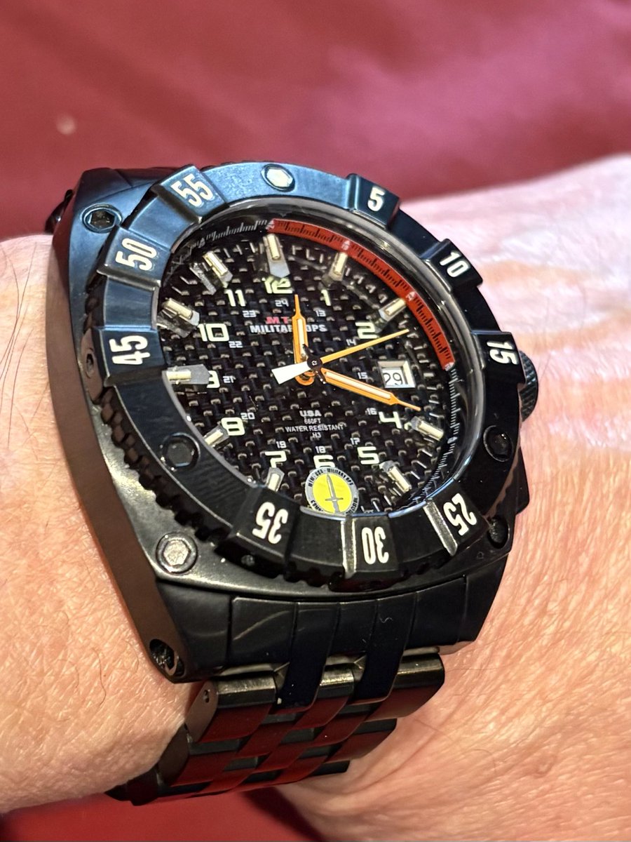 SU1EpFOktCDdNao's tweet image. #アメカジ
グリタイの肉とハンバーグ食ってる間に時計の電池交換済む、
MTMのミリタリーOPS、
昔ハードオフで売ってたオールブラックのコイツ、
多分タダモンじゃ無いと購入、
25000円でした。