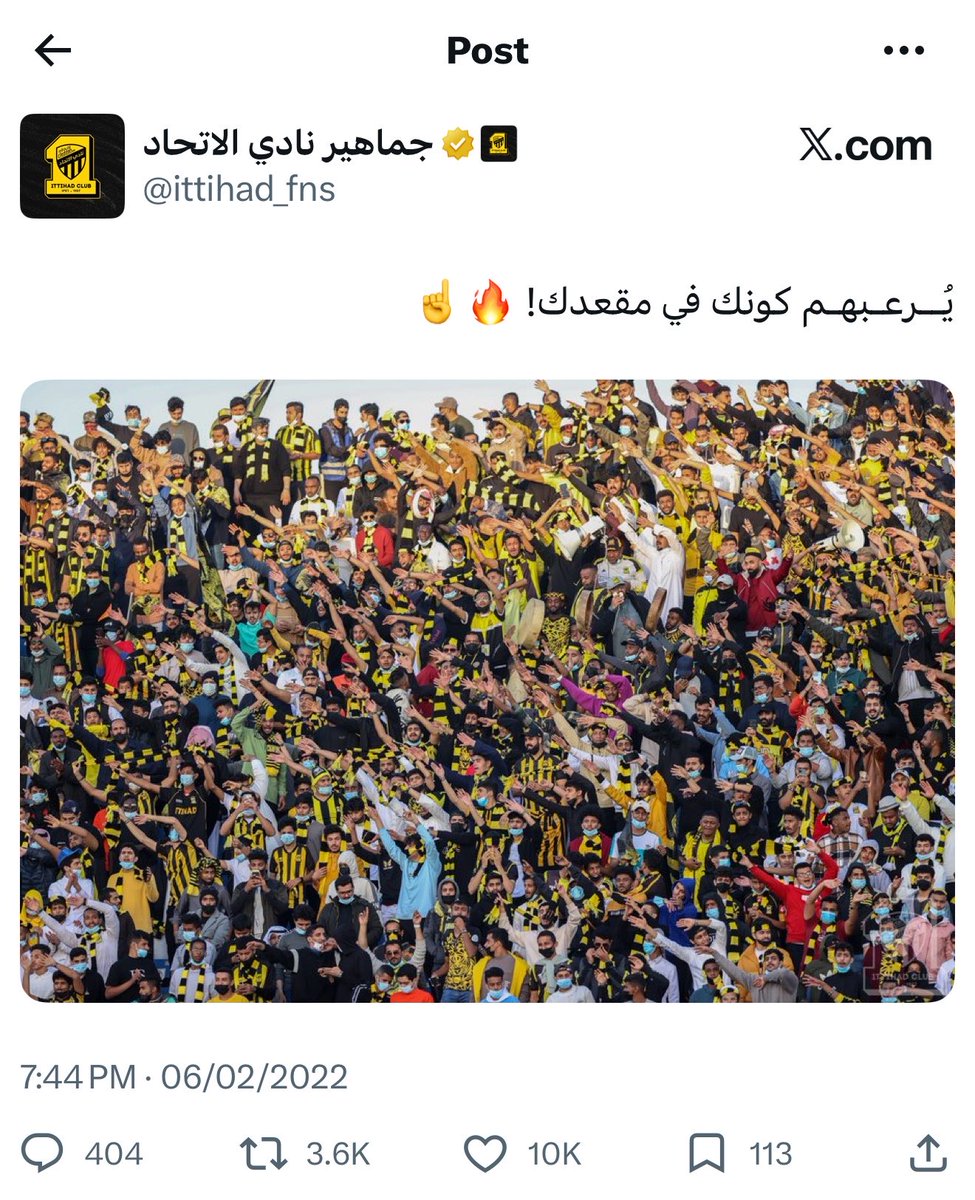_wiiii18's tweet photo. -

كل ما زعل جمهور الاتحاد وانخفض عدد الحضور في روشن قالوا أسعار التذاكر - أوقات المباريات … الخ

وإذا رضي جمهور الاتحاد ورفع أرقام دوريهم قالوا والله تطور واضح لدورينا والمشروع … الخ

رضيتوا ولا ما رضيتوا
الحقيقة إن جمهور الاتحاد هو الجمهور الوحيد الفارق في دوريكم

لكن طاح في يد إدارات عديمة طموح نايمه على كنز عظيم بس مو عارفه كيف تستفيد منه ولاعبين تافهين لو يلفون الدوري كله ما راح يشوفون ربع الدعم اللي يجيهم من هالجمهور

هذا الجمهور قوة شرائية وحضور كبير لا يستهان فيها 
وأرقام فارقة جدًا جدًا جدًا 

في أول مواسم الاستحواذ 
كان موسم بائس جدًا وتجاوز الحضور ٢٠٠ ألف وكان يمثل ١٢-١٣٪ من الحضور الكلي للدوري 

ثاني موسم كسر جمهور الاتحاد حاجز النص مليون
وانت تقول @waleedalfarraj إنها ما تفرق كثير عن موسم ٢٤ و ٢٦

وهنا نرجع للقرارات المضحكة اللي كانت تواجه الاتحاد كل ما جمهوره كسر أرقام الحضور
وفي عز المنافسة يتم تحويل ٥ مباريات في جدة للفيصل بدون أسباب مقنعة 😂

ومع ذلك في موسم ٢٥ كان مدرج الاتحاد يمثل ٢٣-٢٤٪ من مجموع الحضور الكلي 

وهذا الموسم 
موسم البؤس والفشل الذريع 
وهم شبه مقاطعين وبرضو بعض مبارياتهم في الفيصل إلا إن الفرق - حتى هذي اللحظة - تجاوز ٣٠٠ ألف بفارق ٥٥ ألف " مباراة وحده في الجوهرة " عن متصدر الحضور اللي يعيش أفضل مواسمه من سنوات 

" في الدوري فقط "
ما حسبنا الكاس وبطولة آسيا !

الحقيقة إن مشاريع صناعة أبطال جدد في كل حقبة ومحاولة إقصاء الاتحاد في كل مرة ما قدرت تغير حقيقة وحدة وهي إن المسوق الأول دائمًا جمهور واحد فقط

مهما تعذروا البقية بالأسعار وسعة الملاعب

إلا إن الرد دائمًا يكون في الملعب
الفيصل وملاعب الشرقية والرياض والجنوب والشمال بكافة الأسعار 

وهذي رسالة لأي مستثمر طَموح 
هذا النادي خصب وكنز لا يستهان فيه 

الفيصل لحاله وفي مباراة وحده تقدر تطلع منها ما لا يقل عن مليون ريال " أقل مباراة بالنسبة للاتحاديين "

فما بالك الجوهرة أو المباريات المهمة 
والمتجر وغيرها من هالأمور التسويقية

مجرد ما تبني أساس صح ونشوف نتايج مبشرة حتى لو ١٠٪ بتشوف مردود مرضي جدًا من جميع النواحي محليًا وعالميًا