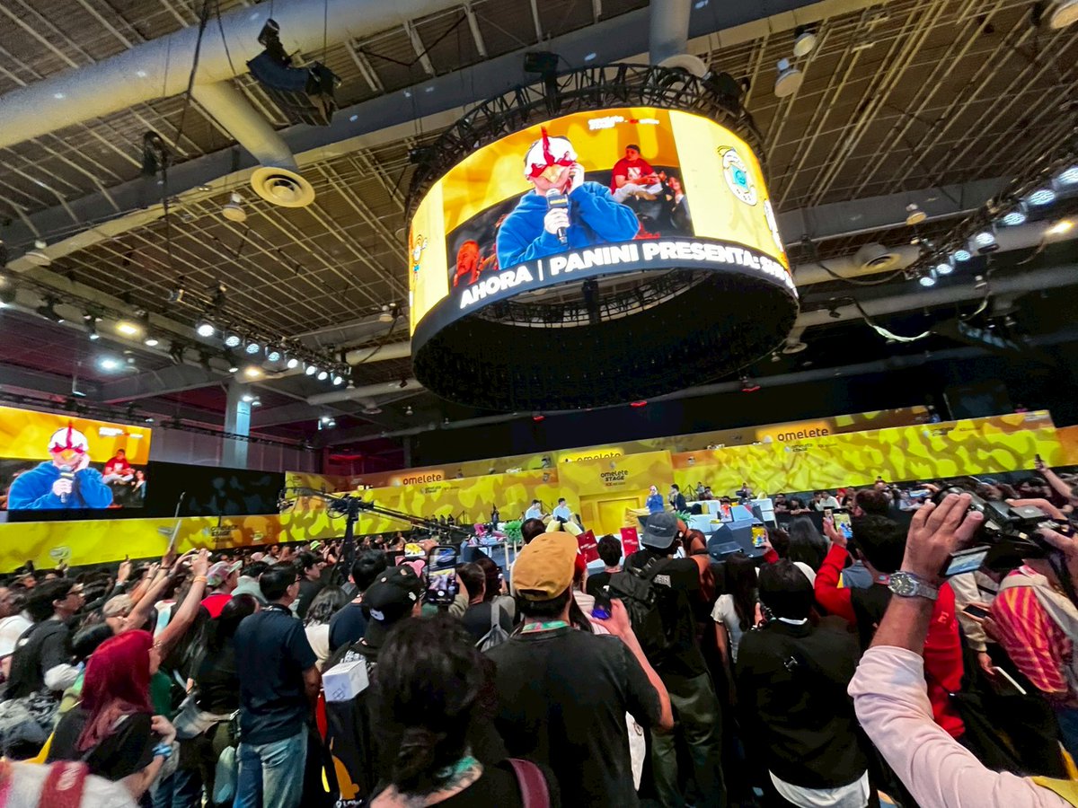shu_sakuratani's tweet photo. ラテンアメリカ最大級のイベント『CCXPメキシコ』に参加させてもらい、無事に終了しました！
たくさんのファンの皆さんに直接お会いできて、本当に嬉しかったです✨
最高の思い出になりました！🐓
ありがとうございました✨🇲🇽
@CCXPMexico
#ニワトリファイター
#roosterfighter https://t.co/tK0KNWs7kZ