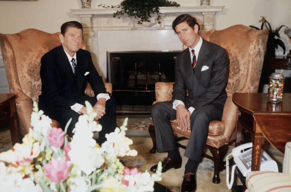 Marekwalkuski's tweet image. Książę Karol z Nixonem 1970, 
Reaganem 1981 i Obamą 2015.
Król Karol z Trumpem 2026.