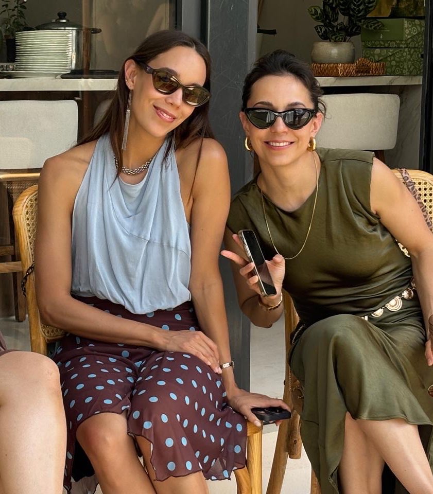 carirmv's tweet photo. Sisterhood 👯‍♀️✨💕 https://t.co/BK76LJYaPR