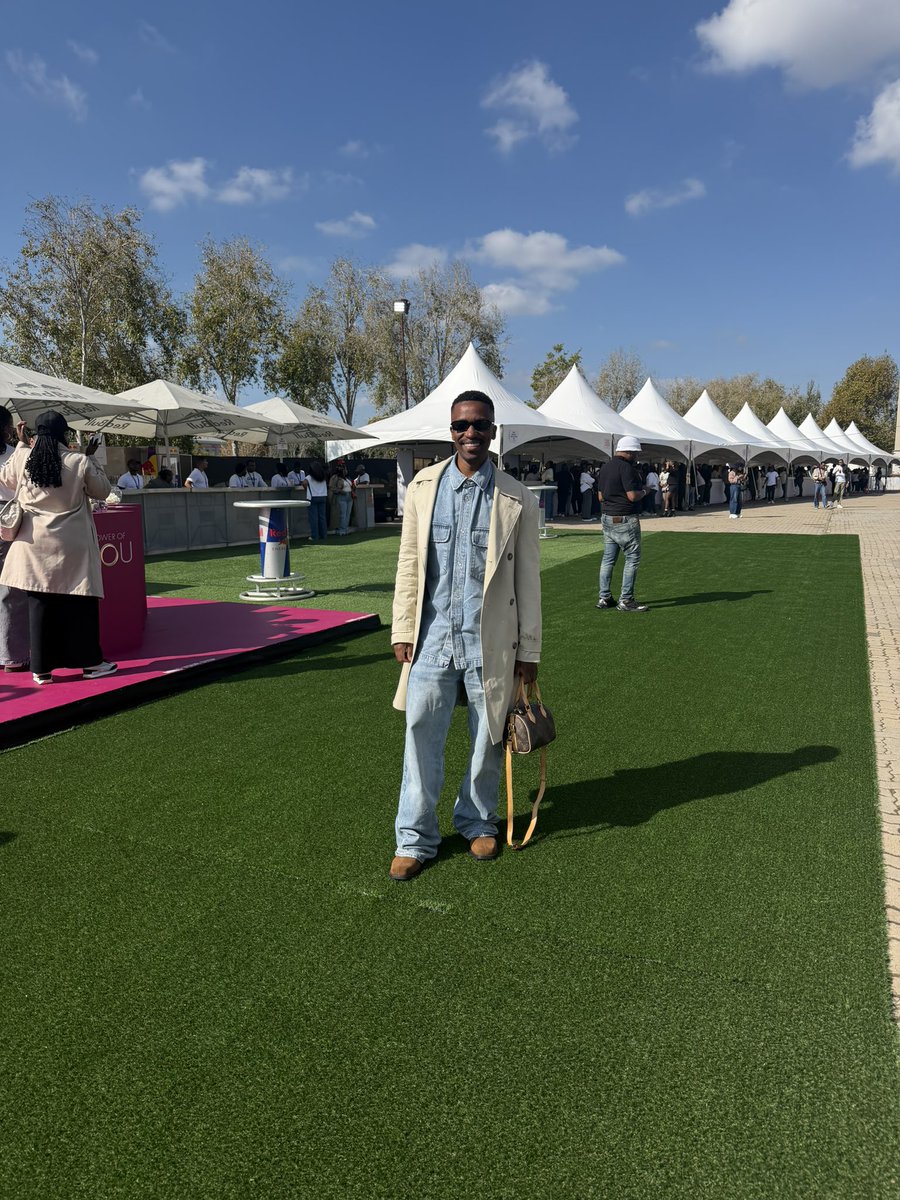 Slowjamzo's tweet image. #DeepintheCity