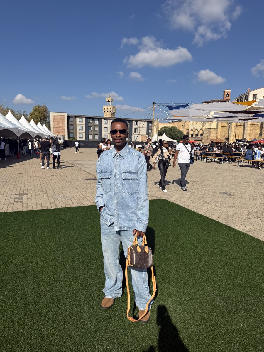 Slowjamzo's tweet image. #DeepintheCity