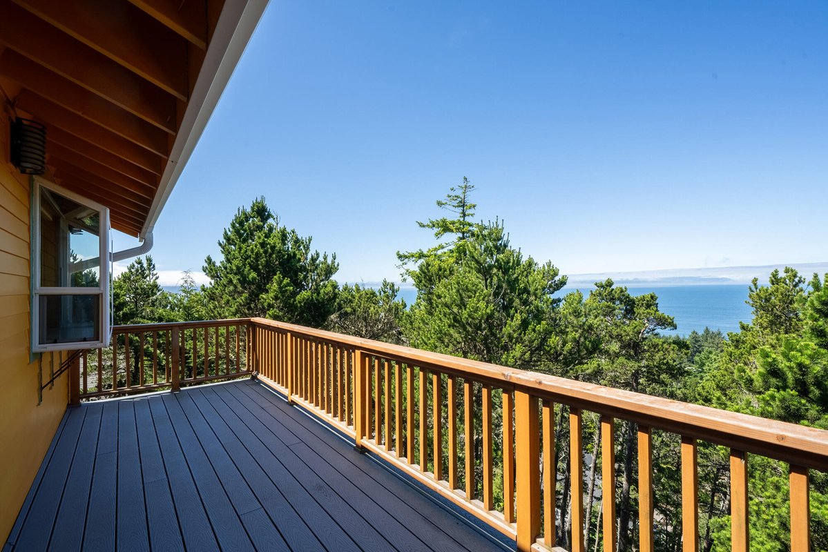 PamZRealtor's tweet image. Vintage 1981 gem far away from tsunami hazard 👌🌲✨
400HIGHLANDOceanside.bhhsnw.com
PamZielinski.com
#oceanside #oregon #beaches #liveatthecoast #beachliving #oceanbreezes #imaginelivinghere #forsale #beachhouses #liveatthebeach #vacationhomes #intel #ronleracres