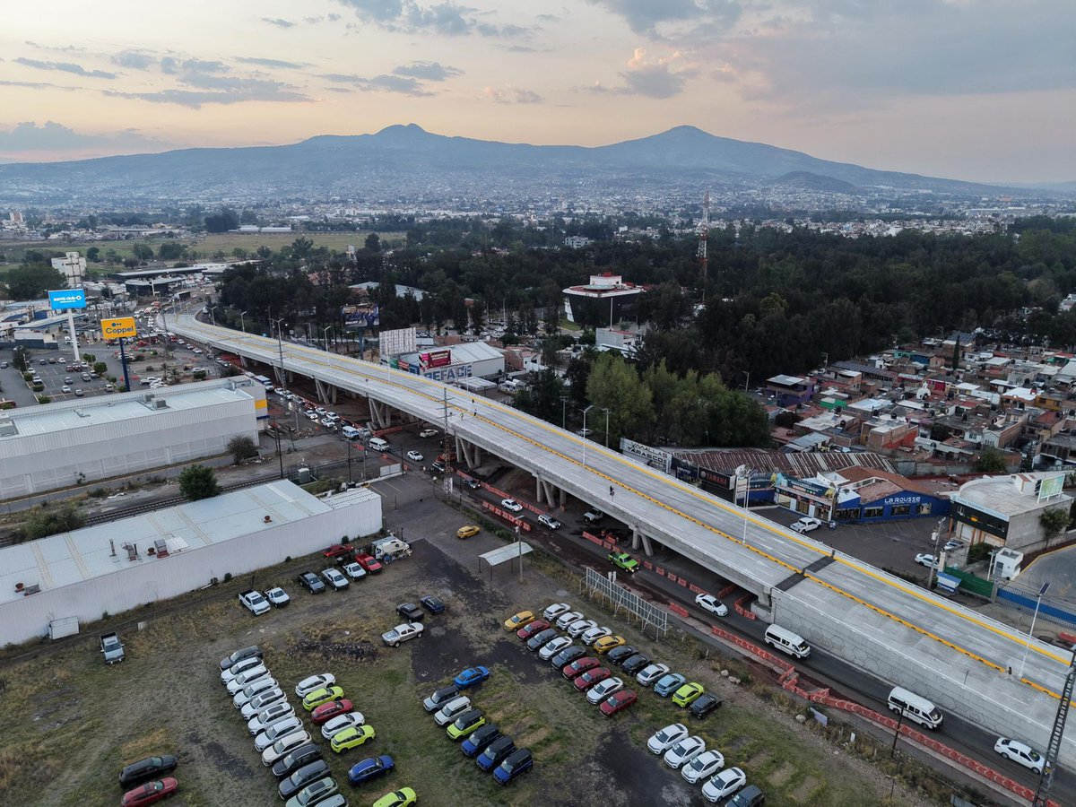247NoticiasMich's tweet photo. El gobernador @ARBedolla, inauguró Paso Superior Ferroviario Independencia, el cual permitirá transitar por encima de las vías del ferrocarril en las inmediaciones de Policía y Tránsito, en Morelia 

El puente aumentó de seis a ocho carriles, entre superiores y laterales, construidos con concreto hidráulico para garantizar mayor durabilidad; además contará con cruces seguros para peatones y un bajopuente de 3 mil 600 metros cuadrados con áreas de esparcimiento y recreación para las familias morelianas.

#247NoticiasMichoacán

https://t.co/gieNcgnM5D