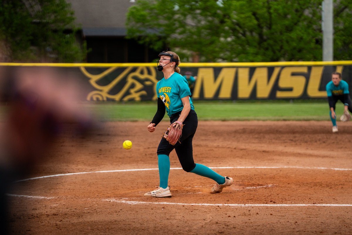 MWSUGriffons's tweet photo. Gorilla-sized sweep 🧹🔔🥎

@GriffonSoftball (30-17, 9-13 MIAA) swept No. 4 Pittsburg State Tuesday 10-8 and 7-3.

MoWest has officially clinched a spot in the MIAA tournament.

📰 https://t.co/HRXHPDdK0I

#BlackisGold🔔| #FightOn50 https://t.co/lGO4SSxeUE