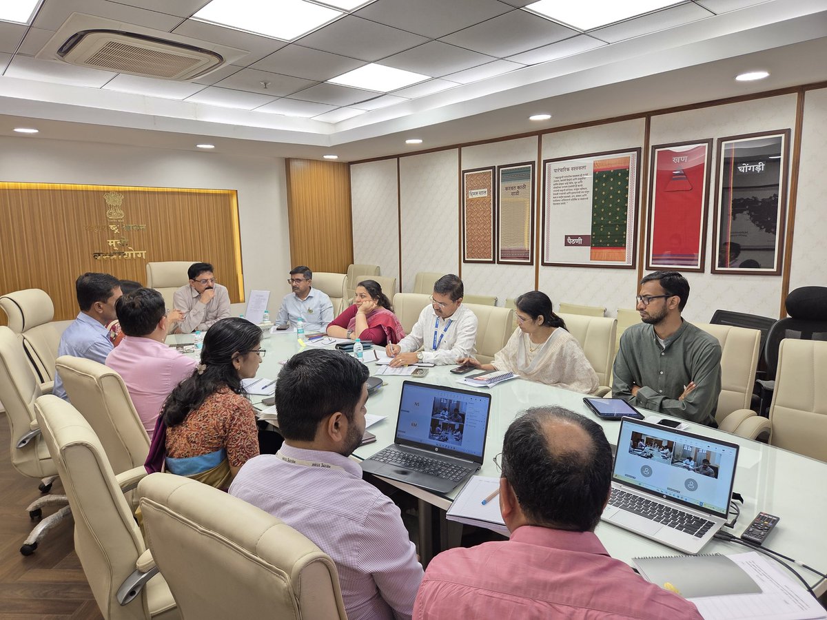 Sawkaresanjay11's tweet image. वस्त्रोद्योग क्षेत्राला चालना देण्यासाठी व्हेंचर कॅपिटल फंड उभारणीवर महत्वपूर्ण बैठक...

📍 मंत्रालय, मुंबई 

राज्यातील वस्त्रोद्योग क्षेत्र अधिक सक्षम आणि स्पर्धात्मक करण्याच्या दृष्टीने आज मंत्रालयात महत्वपूर्ण बैठक घेतली.

#Textile #VastraUdyog

@Dev_Fadnavis
@CMOMaharashtra