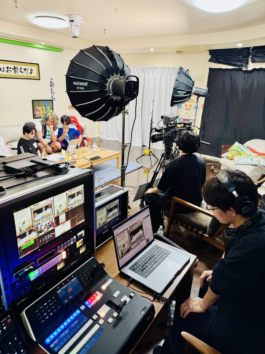 NEXTARROW_info's tweet photo. 【東海オンエア 2枠同時配信中】

文系チーム vs 理系チーム

レイトン教授をそれぞれ攻略中🎮

現在開始から約2時間──
クリアするまで終われません！

4万人が視聴中🔥
ぜひ両方同時にご視聴ください！

#俺たちゃおもレイトン
#レイトン理系と不思議な酒乱 https://t.co/TradwYtmrl