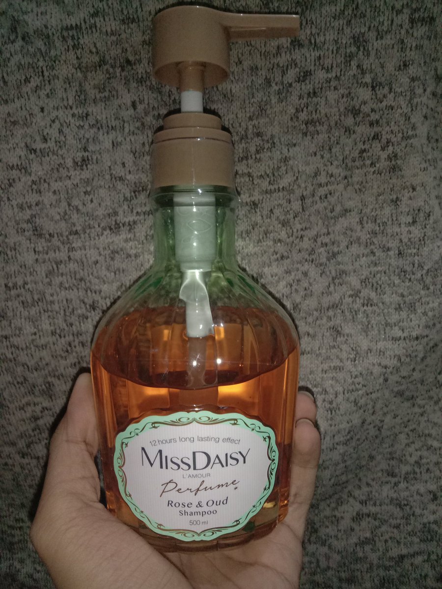 fakepurple__'s tweet photo. 🌹WTS SHAMPOO MISS DAISY var. rose n oud 500ml🌹

baru 5 kali pemakaian (5pump)
💸150k aja

📍cod area surabaya-sidoarjo 
#surabaya #sidoarjo #zonauang https://t.co/eOC2OooAYb