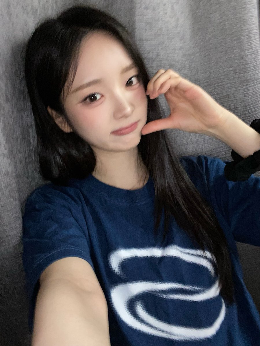 I_m_chillin's tweet photo. 💙💙💙

#ICHILLIN #아이칠린 #E_JI #이지 https://t.co/vWH8v2Jk1f