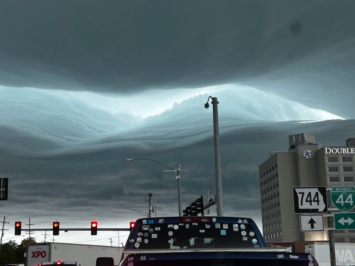 Live Storm Chasers tweet media