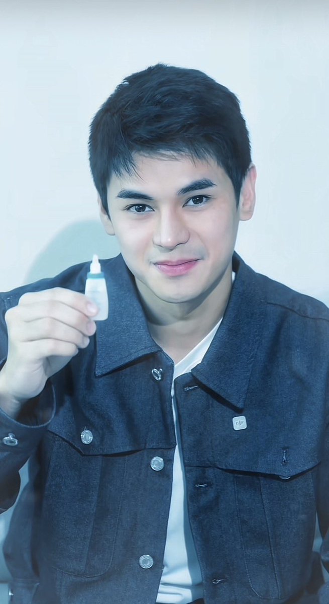 xxxhmeme's tweet photo. Ingat po kayo sa init! Inom maraming tubig and stay indoors as much as possible. Donโt forget your #coolngeyemo para you feel fresh. @EyeMoPH @dustinyuu https://t.co/DgEU4Esdba