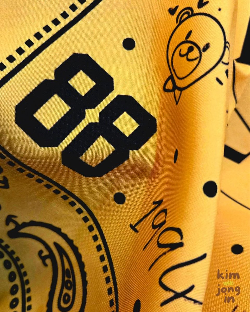 kimwhojongin's tweet photo. 𝐒𝐭𝐚𝐧𝐝 𝐢𝐧 𝐋𝐈𝐆𝐇𝐓. 𝙈𝙤𝙫𝙚 𝙞𝙣 𝙎𝙃𝘼𝘿𝙊𝙒
Carry KAI with you—always💛

Here's a preview of our 𝗞𝗔𝗜 𝗕𝗮𝗻𝗱𝗮𝗻𝗮, your ultimate concert essential designed to elevate your EXhOrizon in Manila look. 
Give your dress code a pop of yellow, wear it loud, and style it your GOM way. 
Represent KAI with confidence✨👑🐻

𝗢𝗿𝗱𝗲𝗿 𝗳𝗼𝗿𝗺: https://t.co/FZ0WnMf8zG
𝗢𝗿𝗱𝗲𝗿 𝗣𝗲𝗿𝗶𝗼𝗱: April 20, 2026 to May 15, 2026

Don’t miss out—secure yours now! 
✦ Limited stocks only 
✦ No restock 

Disclaimer: 𝘈𝘭𝘭 𝘪𝘵𝘦𝘮𝘴 𝘢𝘳𝘦 𝘶𝘯𝘰𝘧𝘧𝘪𝘤𝘪𝘢𝘭 𝘮𝘦𝘳𝘤𝘩𝘢𝘯𝘥𝘪𝘴𝘦 𝘪𝘯𝘴𝘱𝘪𝘳𝘦𝘥 𝘣𝘺 𝘌𝘟𝘖 𝘒𝘈𝘐 𝘢𝘯𝘥 𝘢𝘳𝘦 𝘯𝘰𝘵 𝘢𝘧𝘧𝘪𝘭𝘪𝘢𝘵𝘦𝘥 𝘸𝘪𝘵𝘩 𝘚𝘔 𝘌𝘯𝘵𝘦𝘳𝘵𝘢𝘪𝘯𝘮𝘦𝘯𝘵.  

All proceeds will directly support ZKDLPH fan projects, helping us continue creating meaningful and unforgettable experiences for EXO KAI and the fandom. 

ALWAYS ALL FOR KAI 💛
#EXhOrizonInMANILA
#EXOKAI_IN_MANILA
#KAI #카이 #EXO #엑소
#EXOKAI_Betw88nLIGHTandSHADOW