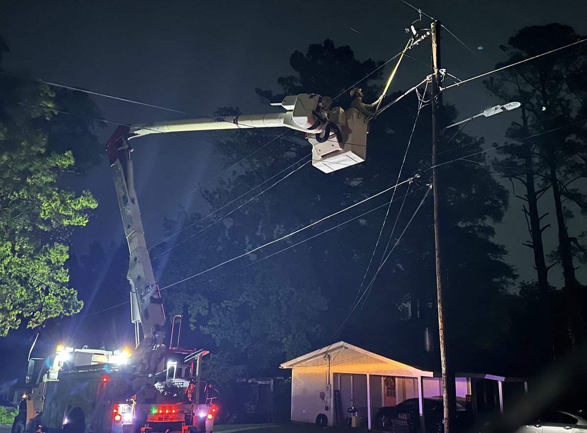 MS_Power's tweet photo. Severe weather impacted our northern division tonight, primarily around Meridian. We appreciate your patience as crews work through the night to continue restoring service. Please stay off the roads until conditions improve and stay safe. https://t.co/jk1nwO0Gsp