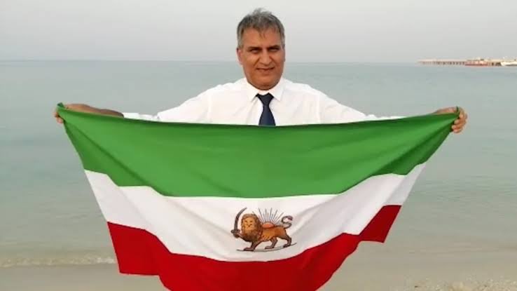 گاوِ نَرِ نِشَسته 👑 tweet media