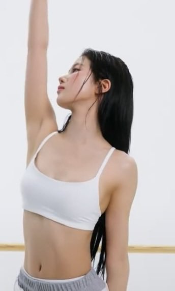 le sserafim pics tweet media