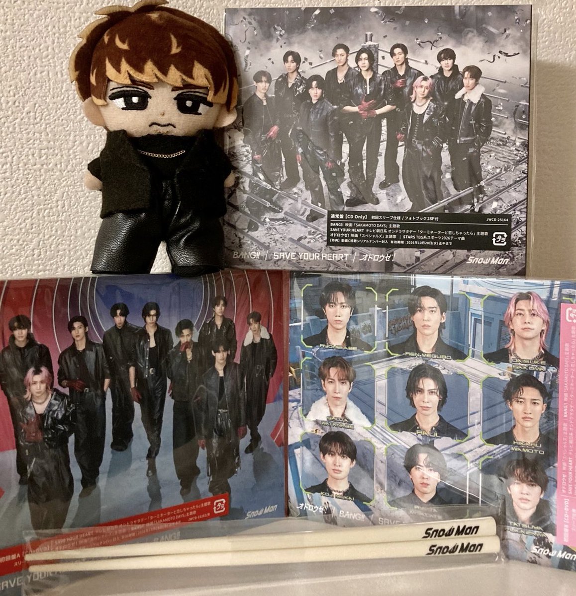 chiikojji's tweet image. 13th Single 本日リリース
おめでとうございます㊗️
マルチアングル、ジャケ写撮影、
お疲れ様会など、特典映像も豪華✨
素敵な💿をありがとうございます

『#STARS 』 も大好きな曲なので、
MVや康二くんと阿部ちゃんの雪山での
撮影風景が観られて嬉しい😊

#SnowMan_13thSG
#バンバン守ロウゼ！