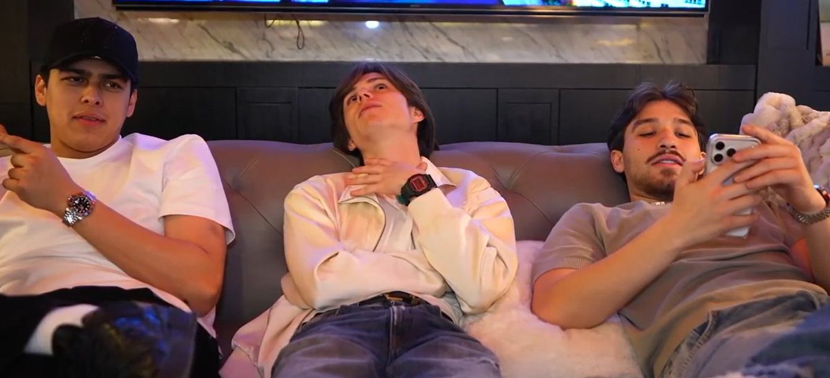 IIIIIIIIII- tweet media