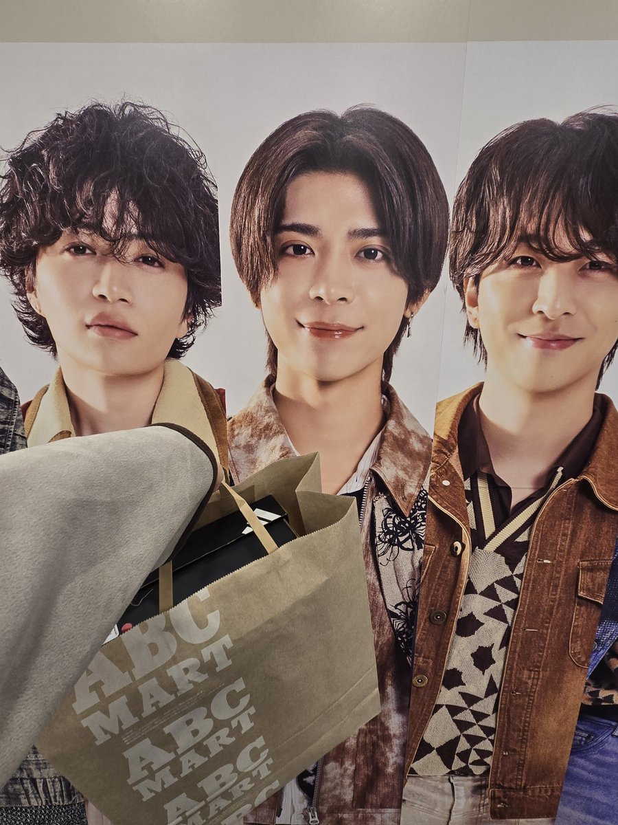 sz1zKyYf6wkrkTG's tweet image. まさかの同じモール内に新しく店舗ができてて買えた💚もちろんポーチもステッカーもいただけた♪
福岡で買う予定ではあったけど車で行けるとこにあるとは😁

#ABCマート #adidas #timelesz #CLIMACOOL #クライマクール