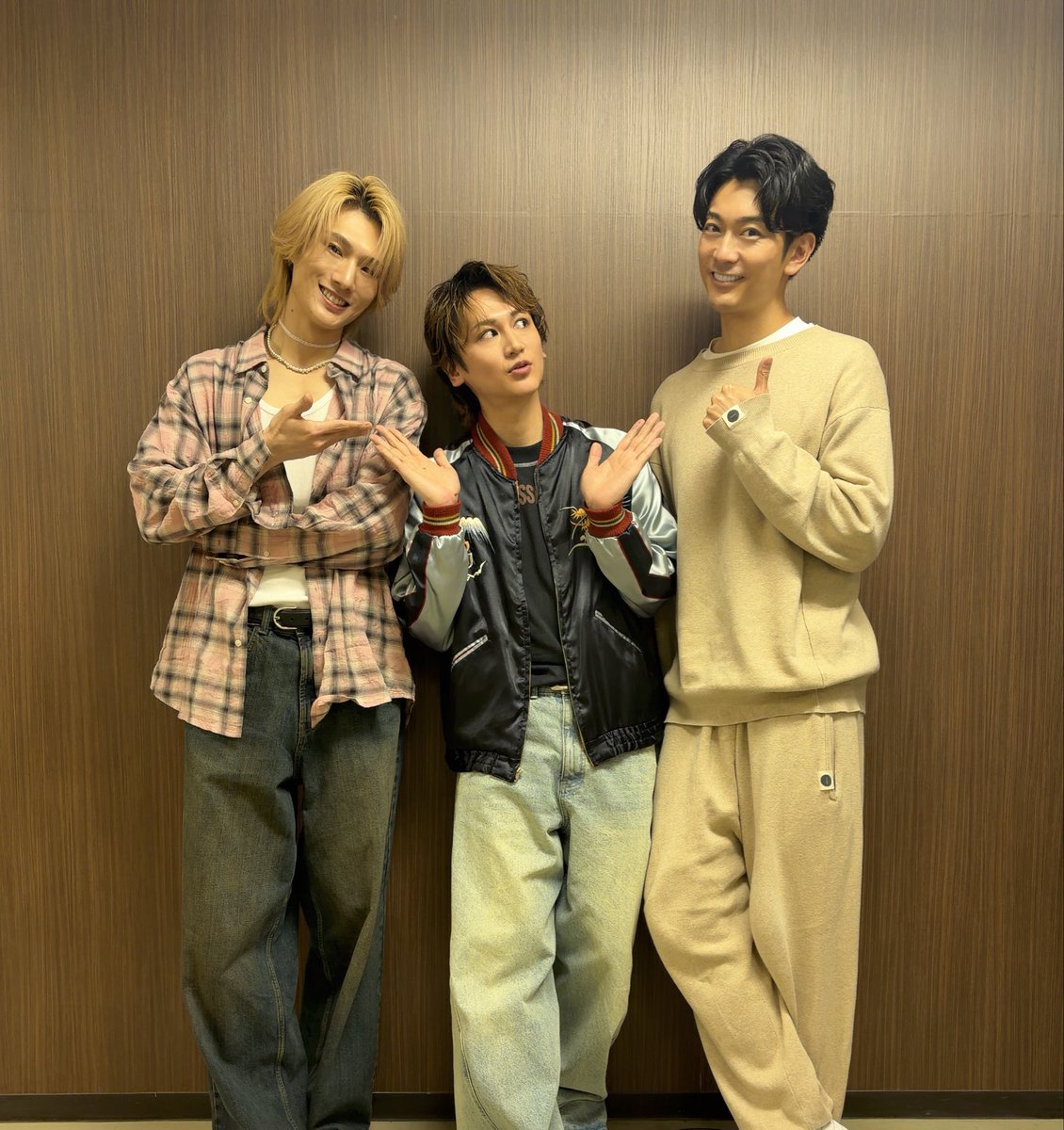 公開収録イベント思い出📷

①水面斬り水面斬り水面斬られ
②ポーズ合わせ成功せず！
③お二人の背が高過ぎる。

ラジオ配信スケジュールです✨
①5月5日20時～
②5月12日20時～
③5月19日20時～
※音声は全編無料

👊ゲスト
①#廣瀬智紀 さん　
　#佐々木喜英 さん
② #星野勇太　さん
③ #南圭介