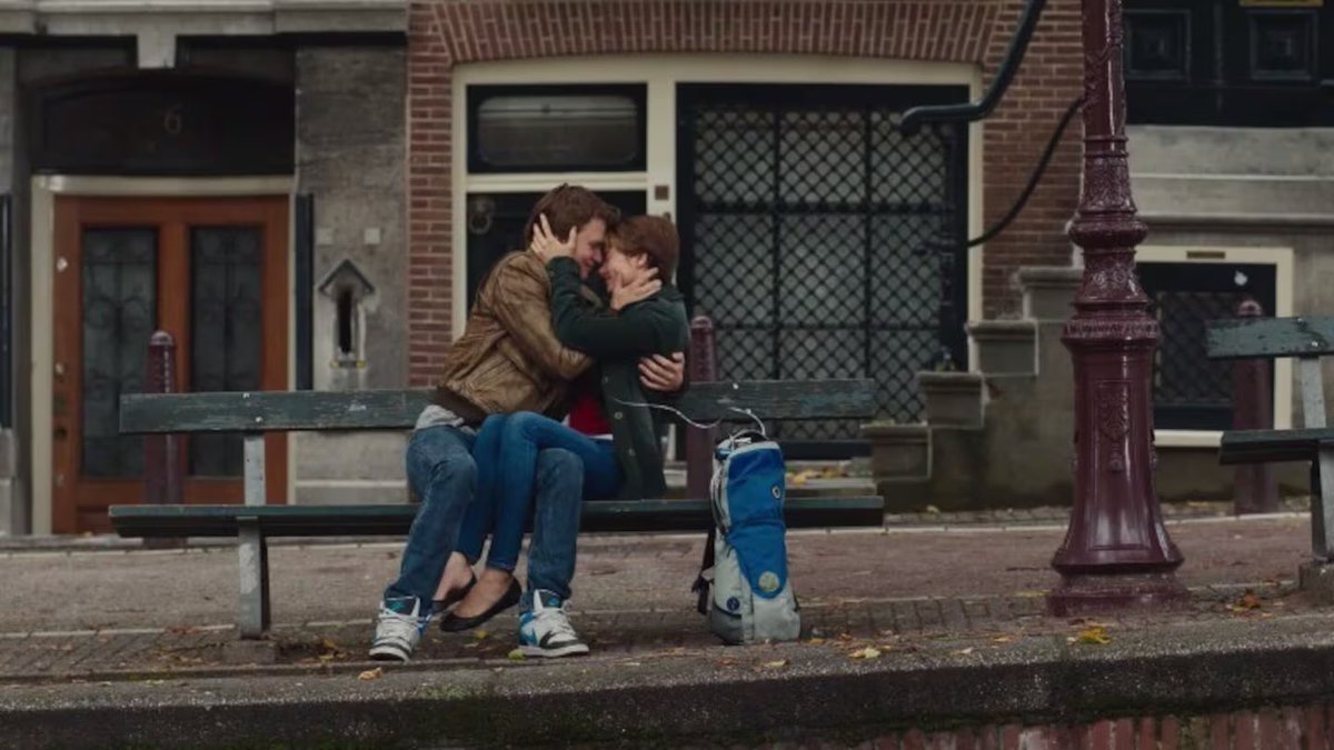 xanamrl_'s tweet photo. mi yo del 2014 q leyó the fault in our stars ya cumplió su sueño de ir a amsterdam  y tomarse la iconica foto https://t.co/XyH3qm7OXu