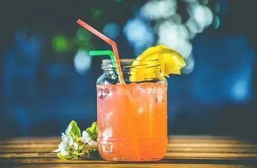 DTNEtiquette's tweet photo. For me happy hour is EVERY hour (without the alcohol)...! I choose to approach each hour with an attitude of happiness and the results are ah-mazing! ~ #DTN #Cheers2BeingHappy #UrChoiceMyChoice #ReduceUrStress https://t.co/P6VVTak1bV