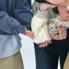 มาย้อนดูถึงขั้นขำออกเสียงอะ 5555555555555555555555 งานหนักๆให้เป็นงานของผู้ชายเนอะลูก