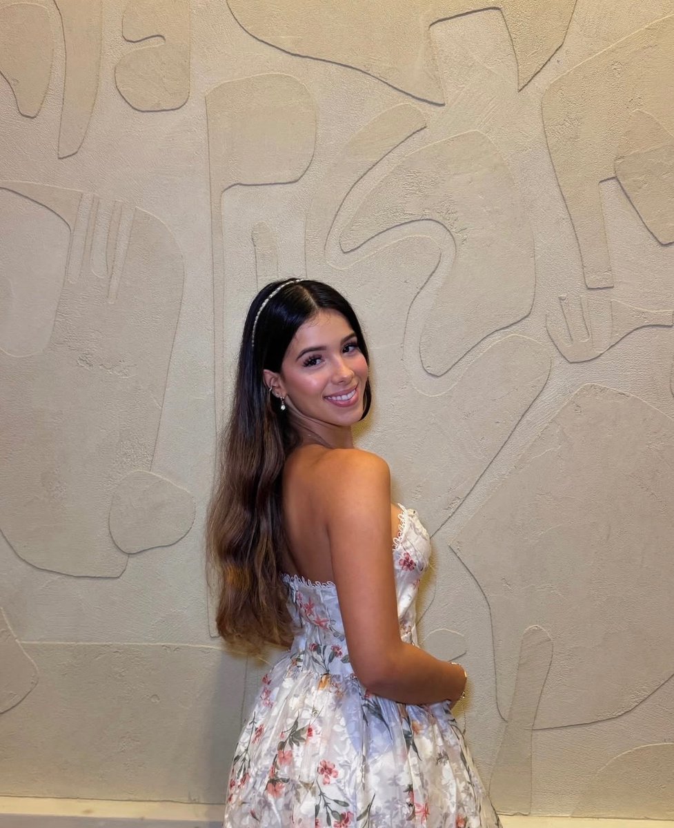 aesthost's tweet image. 1 or 2?