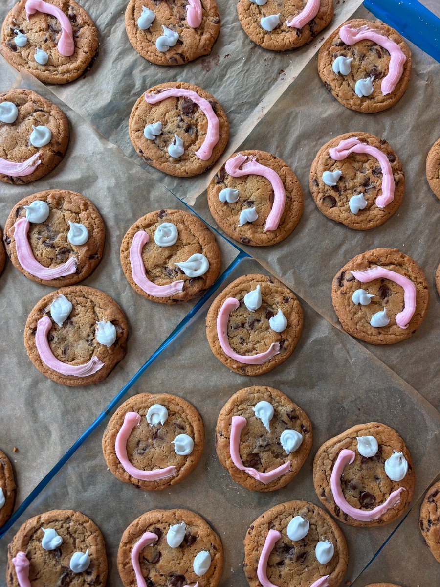 StJeanRealty's tweet photo. Making some smiles today 😊🍪

Out with the team at Tim Hortons putting together Smile Cookies in support of @food4kidshamilton 🙌

Every cookie helps make sure local kids have food when they need it most.

Always grateful to be part of something that gives back❤️ https://t.co/8PodXuqxDe