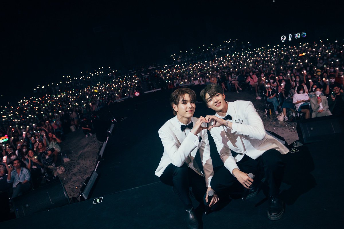 1 Year Waiting: เรายังอยู่ที่เดิม เพราะที่ตรงนี้คือความสุขและรอยยิ้ม

IM HERE IF YOU NEED MP

 #1ปีแอเรียยังรอเธอ