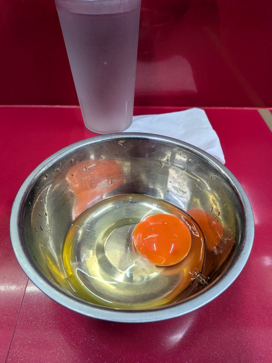 ラーメン二郎越谷店

小ラーメン塩変更　濃い卵　生姜半分
ニンニクアブラカラメ一味　
☆111

コシジチャ～ンスである
ファスロゲットで塩をいただく
う、う、旨すぎ謙信
久しぶりにアブラを入れたが甘くて旨し
爆啜りモード突入しながらもしっかり堪能する

ご馳走様でした
Burn your heart❤️‍🔥