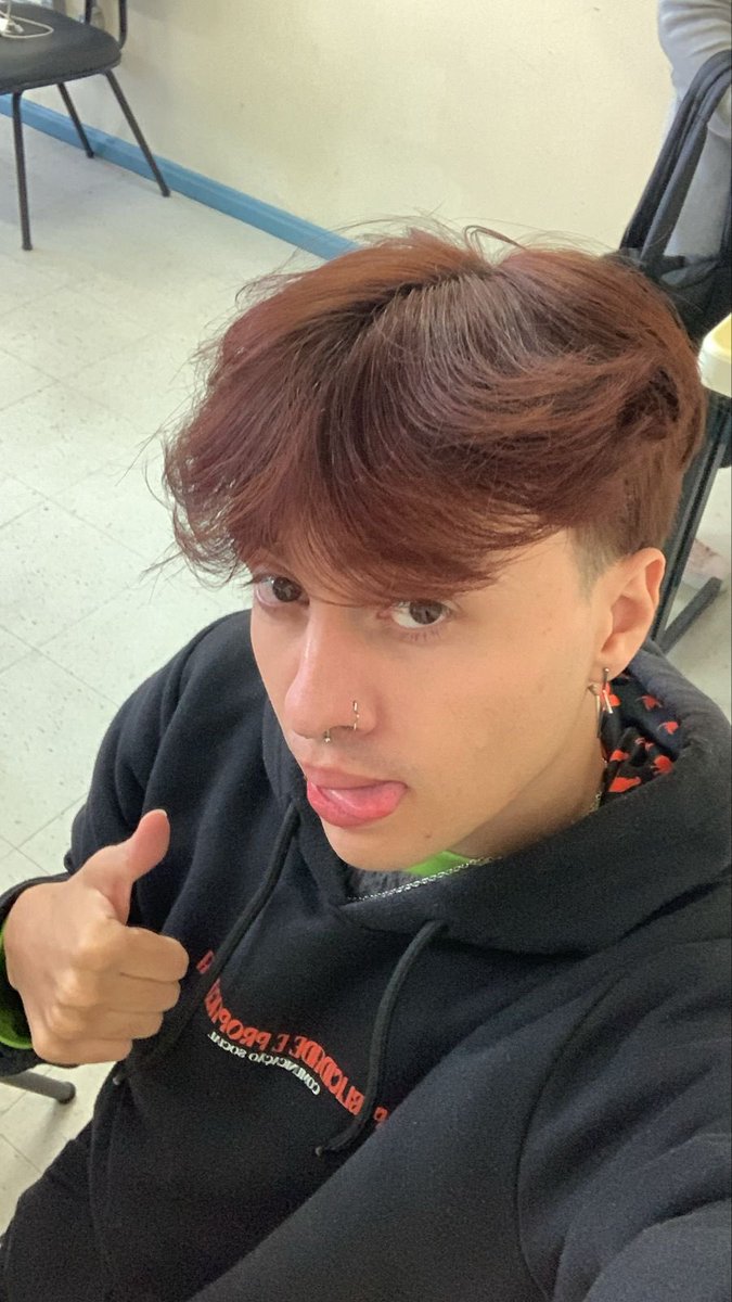 depositem feliz aniversário pra mim aqui nesse Xeet! hoje é meu dia!!! 🥳