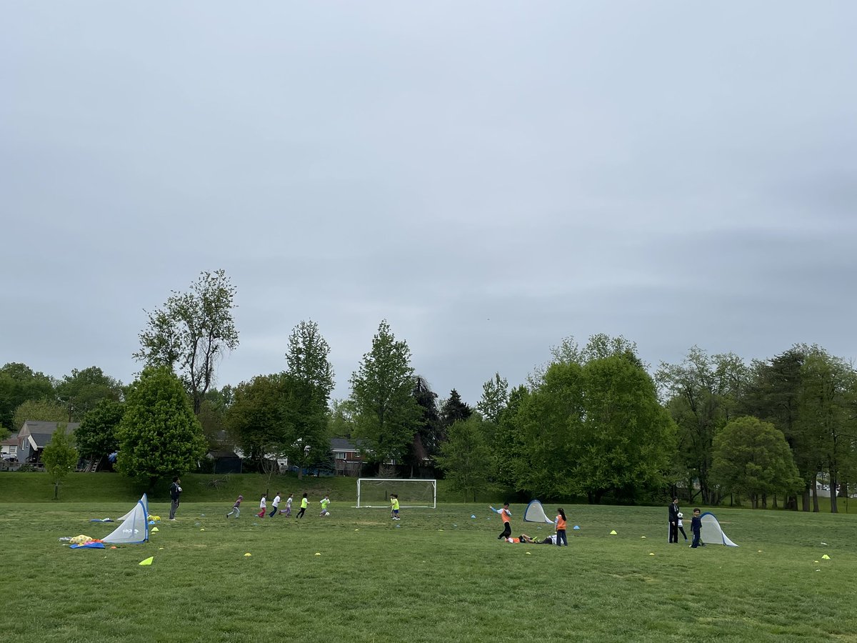 GloriaJCSL's tweet image. First grade @HHESHUSKIES enjoying week 4 of @MSYSA’s #letsplay program @CSconnect_MCPS