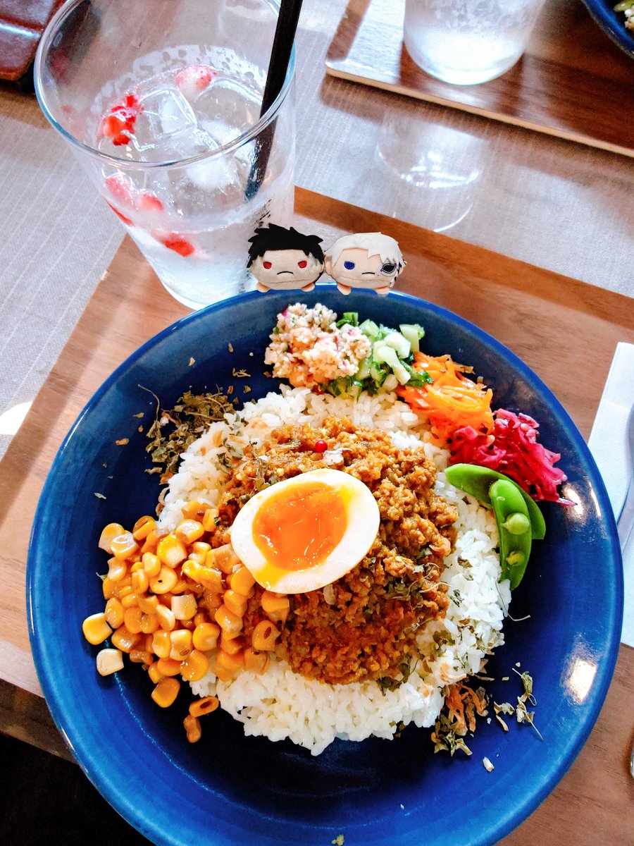 「コーンキーマを食べると夏を感じるな〜」|穂積➰🏀のイラスト