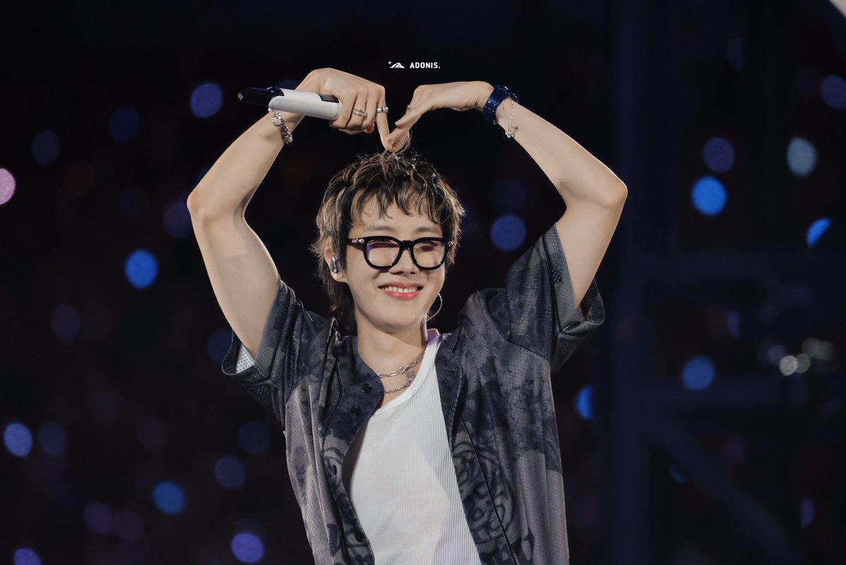 Adonis_Hoseok's tweet image. 260428 BTS WORLD TOUR ‘ARIRANG’ in Tampa D3
J-HOPE ❤️ TAMPA 🥰❤️🫶🏻
#제이홉 #정호석 
#JHOPE #ジェイホープ @BTS_twt