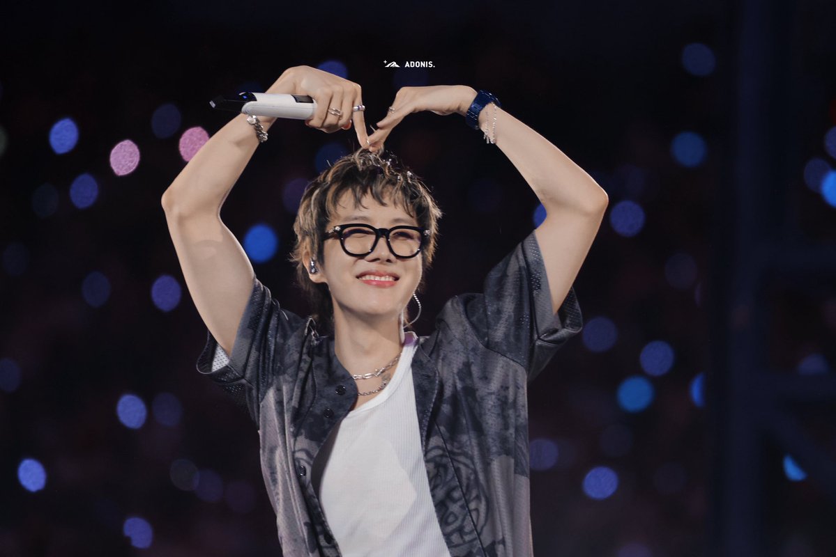 Adonis_Hoseok's tweet image. 260428 BTS WORLD TOUR ‘ARIRANG’ in Tampa D3
J-HOPE ❤️ TAMPA 🥰❤️🫶🏻
#제이홉 #정호석 
#JHOPE #ジェイホープ @BTS_twt