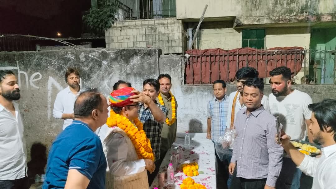 cmbatwara_bjp's tweet image. इस अवसर पर अल्पसंख्यक समाज द्वारा किए गए आत्मीय स्वागत एवं सम्मान के लिए मैं सहृदय आभार व्यक्त करता हूं। जनसेवा के प्रति हमारी प्रतिबद्धता निरंतर जारी है।
.
#chandramanoharbatwara #Kishanpole #PeopleFirst @BJP4Rajasthan