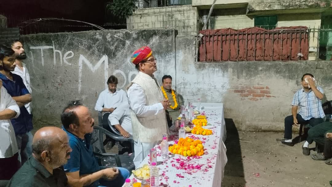 cmbatwara_bjp's tweet image. इस अवसर पर अल्पसंख्यक समाज द्वारा किए गए आत्मीय स्वागत एवं सम्मान के लिए मैं सहृदय आभार व्यक्त करता हूं। जनसेवा के प्रति हमारी प्रतिबद्धता निरंतर जारी है।
.
#chandramanoharbatwara #Kishanpole #PeopleFirst @BJP4Rajasthan