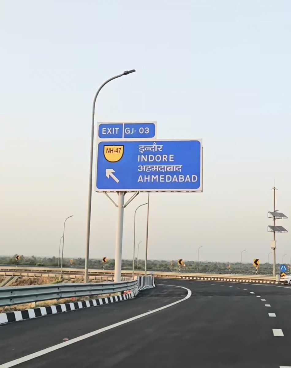 surendragohil's tweet photo. @nitin_gadkari @NHAI_Official @NHAIINDIA 
Vadodara to Godhra section of NE4 is open. However, there is no sign board showing Godhra exit. Godhra is the district town of Panchmahal, often ignored by negligence. Request to correct this. https://t.co/qvKZ42U11I