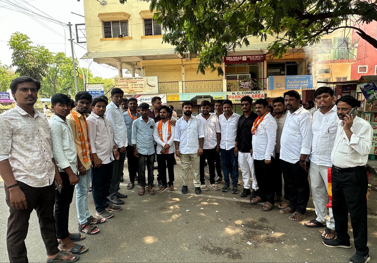VeerPatilRaikod's tweet image. Proud of my team - your dedication, discipline, and unity speak louder than any words. Together, we don’t just work, we create impact and I’m proud to have a team that works with dedication, loyalty, and selfless spirit for the cause and to strengthen my voice.
#BJYM #Kalaburagi