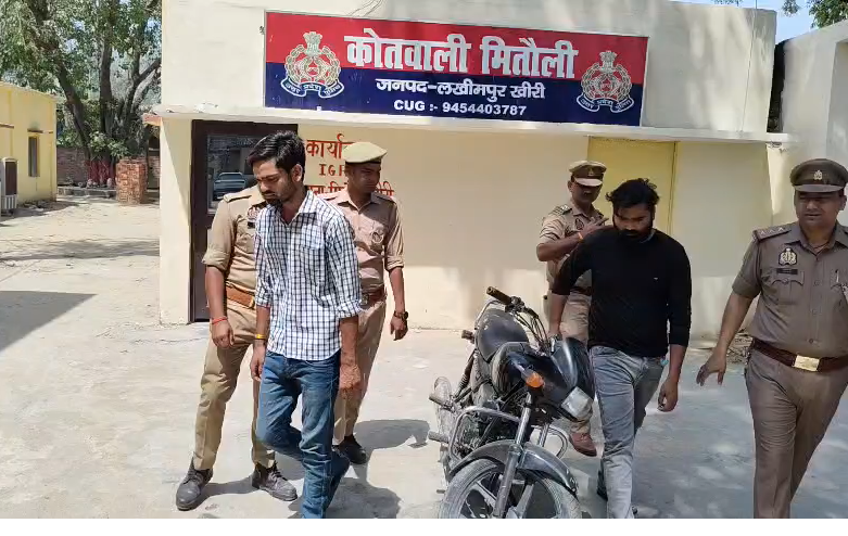 bstvlive's tweet image. लखीमपुर : पत्नी ने करवाई पति की हत्या

➡मितौली हत्याकांड का सनसनीखेज खुलासा
➡प्रेम संबंध में बाधा बन रहा था पति गणेश
➡प्रेमी से गोली मरवाकर पति की हत्या कराई
➡मामले में पत्नी संध्या, प्रेमी, साथी गिरफ्तार
➡हत्या में इस्तेमाल तमंचा भी बरामद हुआ

#Lakhimpur #CrimeNews