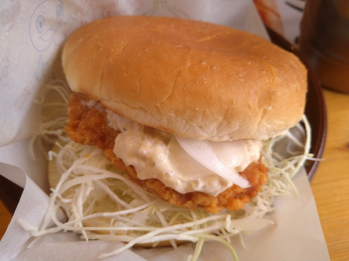 ポケモンコラボフード(゜д゜)ウマー シロノワールは老母のやつ。ミニなのに1100円!たけぇ!(;'Д`) 