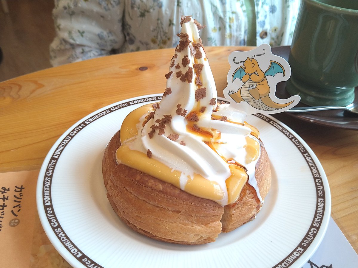 ポケモンコラボフード(゜д゜)ウマー シロノワールは老母のやつ。ミニなのに1100円!たけぇ!(;'Д`) 