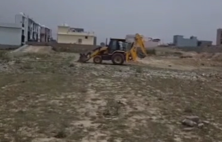 bstvlive's tweet image. देहरादून : मसूरी-देहरादून विकास प्राधिकरण का एक्शन

➡अवैध प्लॉटिंग के खिलाफ बड़ी कार्रवाई
➡विकसित की जा रही अवैध कॉलोनी ध्वस्त
➡लगातार मिल रही शिकायतों के बाद एक्शन
➡श्रीराम इन्क्लेव में करीब 10 बीघा भूमि पर कार्रवाई

#Dehradun #MDDA #Uttarakhand