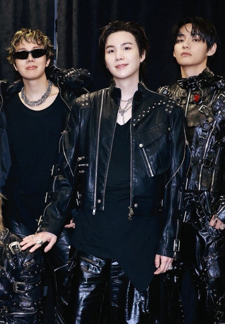 𝐆𝐞𝐧𝐢𝐮𝐬 𝐂𝐚𝐟𝐞 💬 tweet media