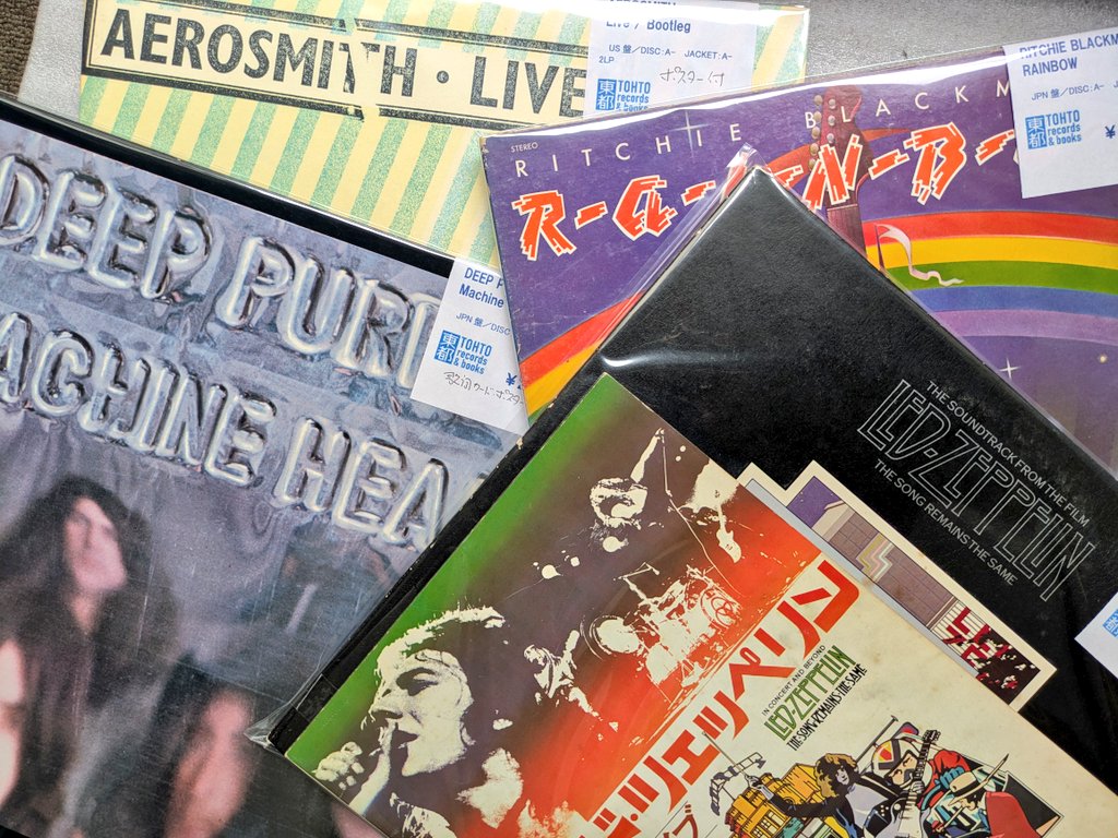 oyoyo_president's tweet image. 本日の営業スタートしております。
GW突入！にしちゃ冴えない天気ですが、当店ALL15%オフSALEは冴えまくり！レコード・CD・本などなどゼーンブ表示価格から15%引きはいよいよ明日まで！祝日につき夜は7時までデスー　#ポスター付 #Ledzeppelin #Aerosmith #DeepPurple #tohto #湯島