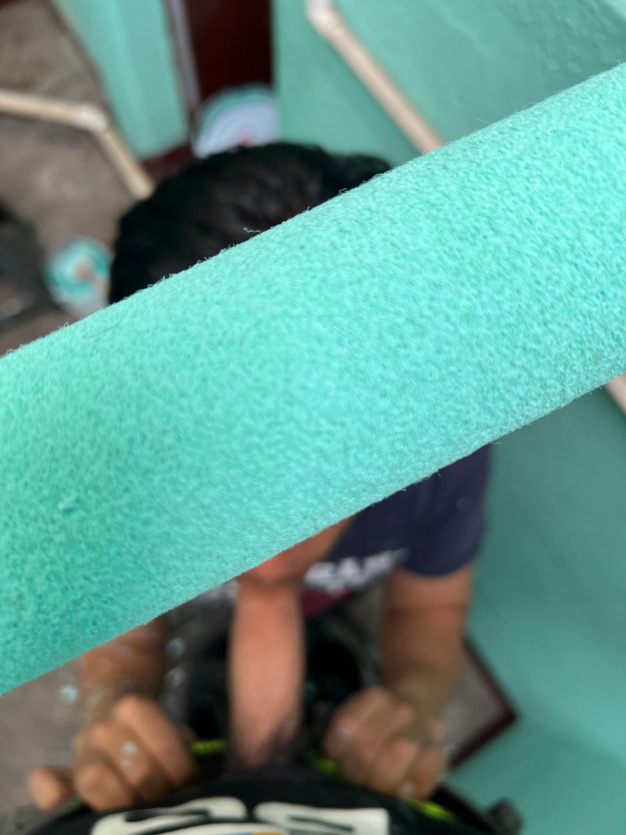 EvanEmcy's tweet photo. Necesito cambiar el rodillo, pero no me dejan  bajar de la escalera 🫦🍆💦 https://t.co/hTJVAlG6Nv