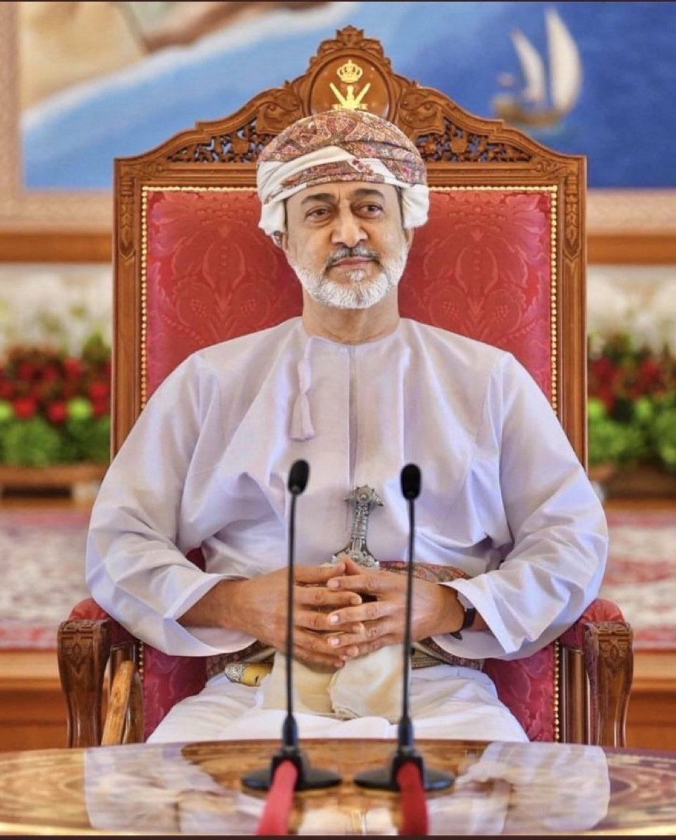 OsamaSalehD's tweet photo. صباح المجدِ لعُمان، وطن إذا ذُكرت الحكمة ذُكرت، وإذا حضر السلام حضرت، وإذا تجلّى العزُّ كانت عنوانه.
تمضي بقيادة سامية أرست للوطن مكانة تليق بتاريخه وتصنع له مستقبلاً يليق بشعبه. https://t.co/0UUBnOGbok